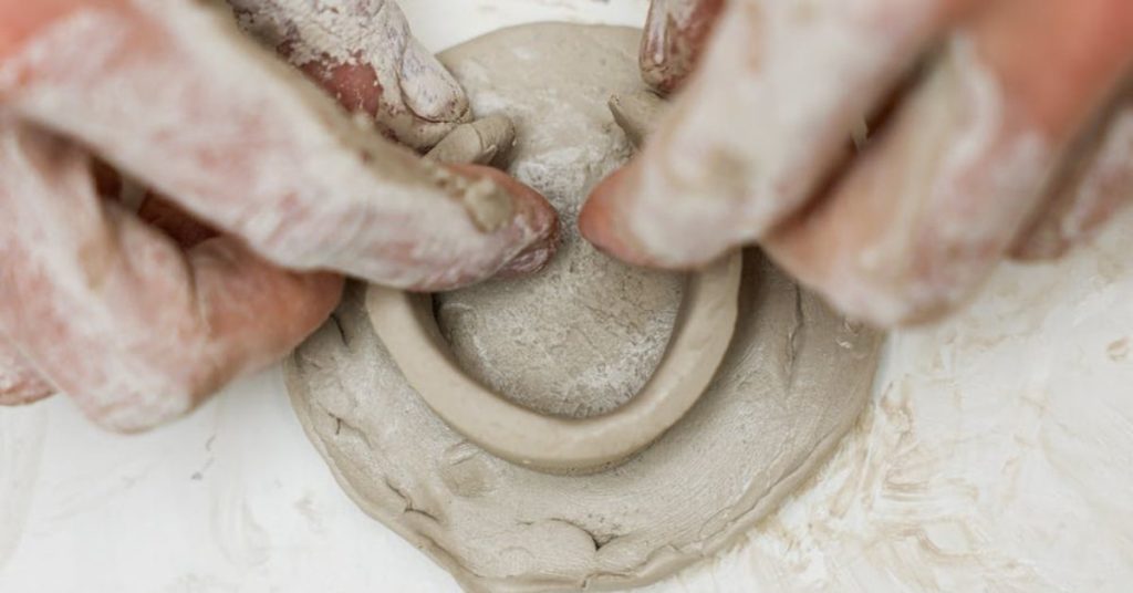 Hand Building vs Wheel Throwing: Learn How to Make Pottery