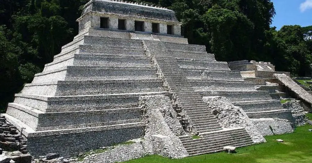 Palenque-maya-pyramid